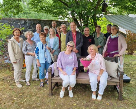 Trauerbank-Einweihung--Hospizgemeinschaft-Muehlheim-Gaeste